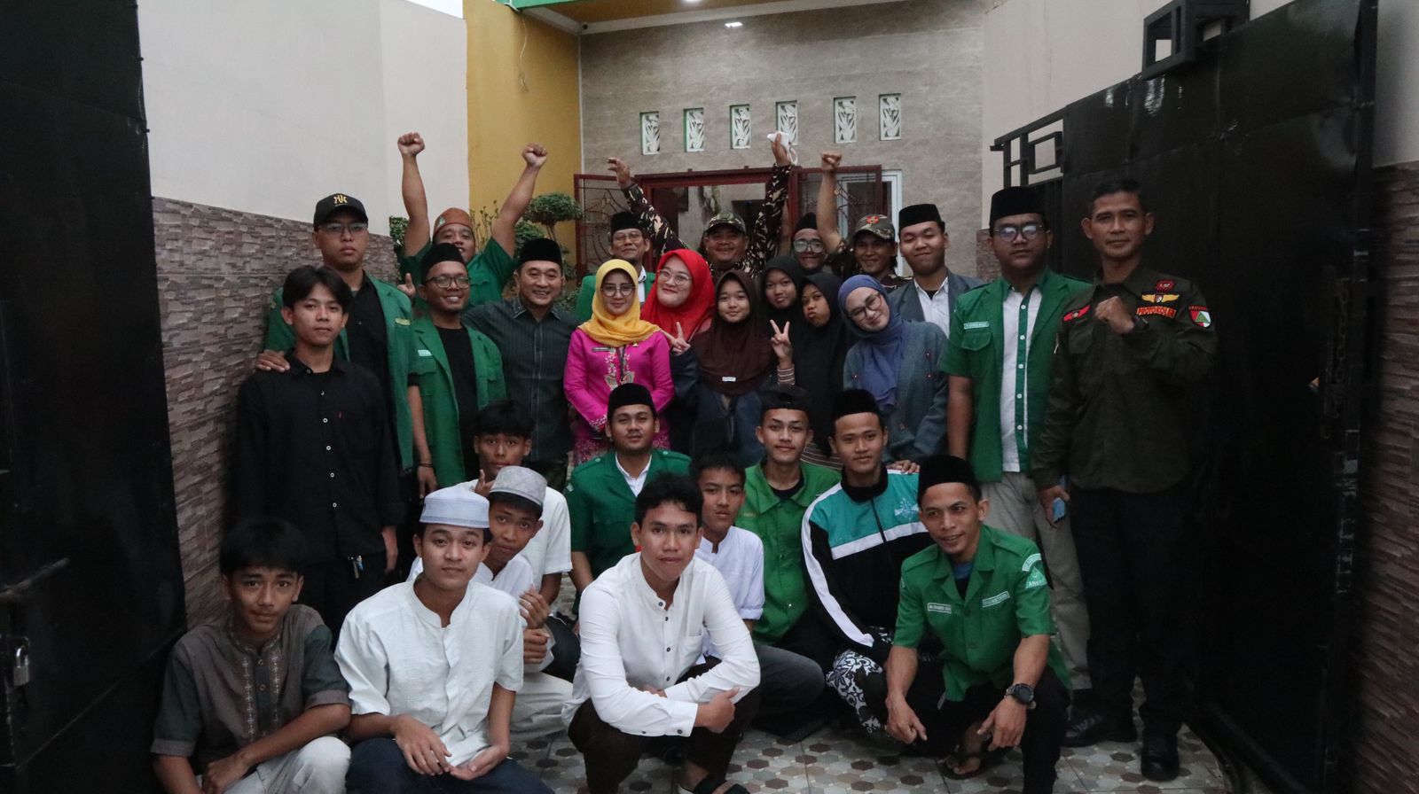 Sinergi Tanpa Batas: Buka Bersama dan Berbagi Takjil Keluarga Besar NU Cilincing